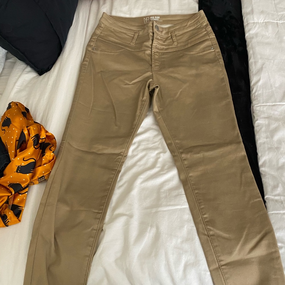khaki pants